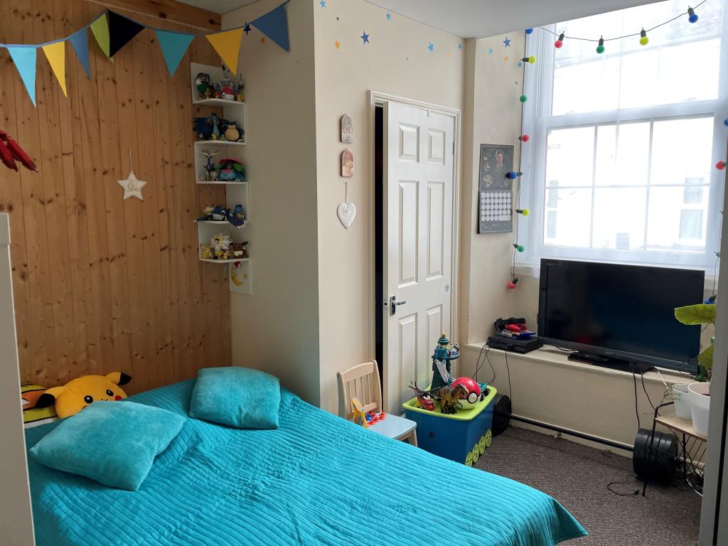Lot: 86 - FREEHOLD INVESTMENT IN TOWN CENTRE LOCATION - Flat 1 Bedroom